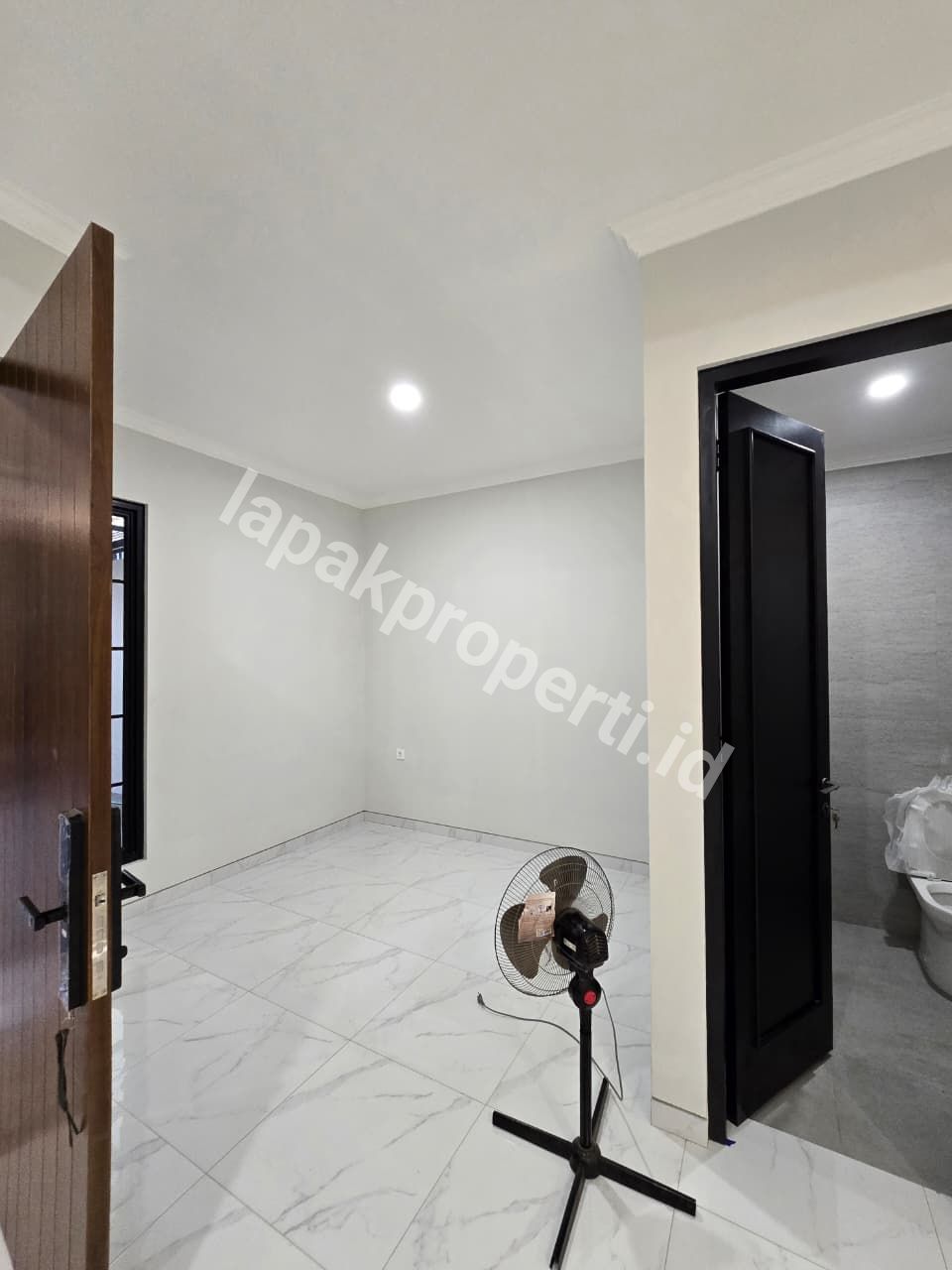 Foto Dijual Rumah Baru Dalam Komplek Mewah Di Billymoon Jakarta Timur - 13