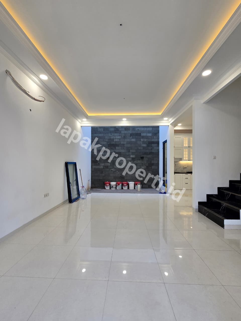 Foto Rumah Mewah design Classic Modern Dalam komplek - 2