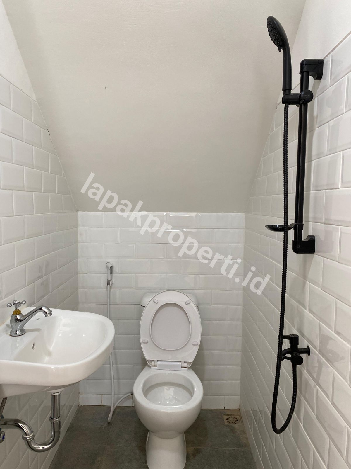 Foto Rumah Cantik 2 Lantai dalam Komplek Bebas Asri di Jatiasih Kota Bekasi - 14
