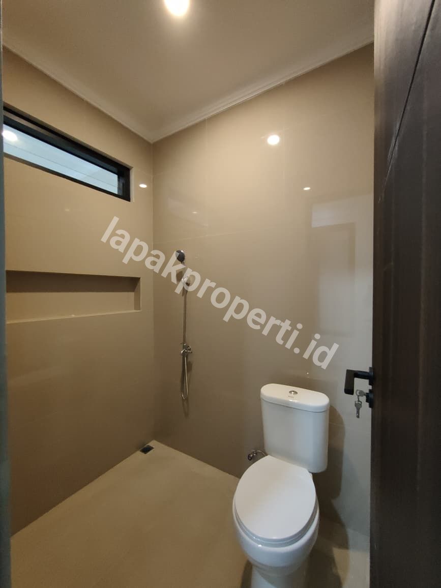 Foto Dijual Rumah Baru Dalam Komplek Tenang Di Rawamangun Jakarta Timur - 12