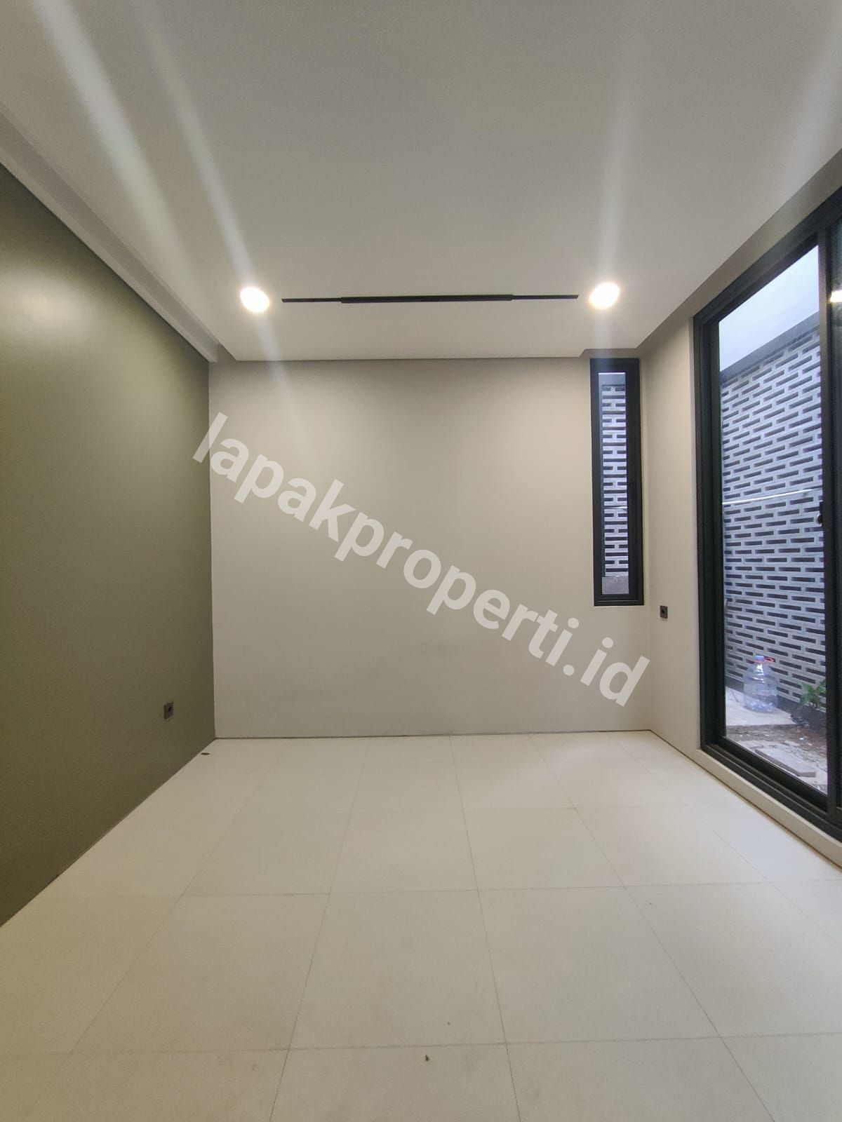 Foto Rumah Baru Dengan Rofftop Dalam komplek Tenang Di Pondok Bambu Jakarta Timur - 4