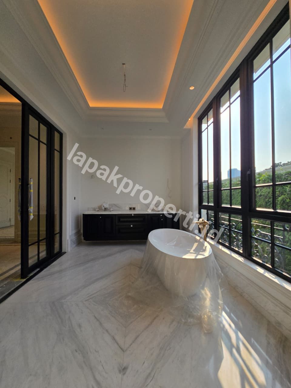 Foto Dijual Rumah Baru Design Classic Modern Siap Huni - 8