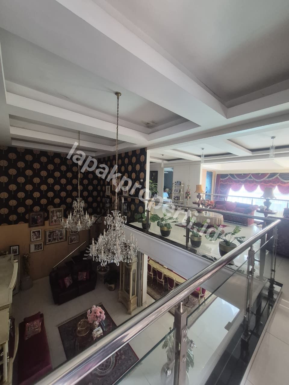 Foto Dijual Rumah Secondary Dalam komplek Dengan Private Poll Di Duren Sawit Jakarta Timur - 11